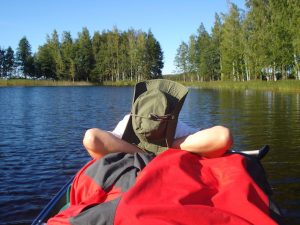Relaxen auf dem Saimaa See_Kanutour in Finnland