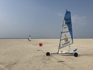 Strandsegeln in St. Peter-Ording_Strandsegler beim Parken